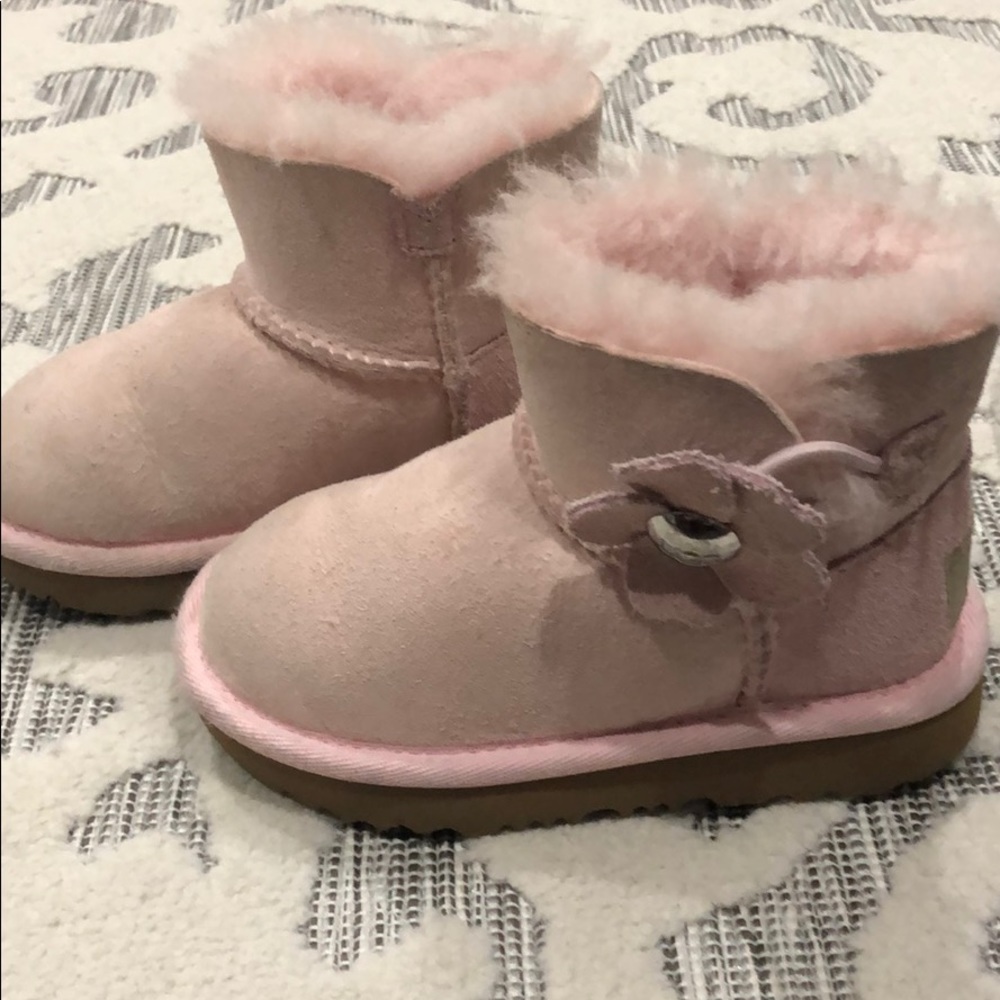 Uggs size 7 toddler. No offers please